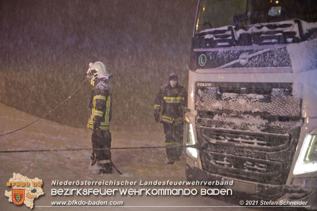 20210126 hängengebliebener Lkw in Alland Foto: © Stefan Schneider BFKDO Baden 20210126 hängengebliebener Lkw in Alland Foto: © Stefan Schneider BFKDO Baden