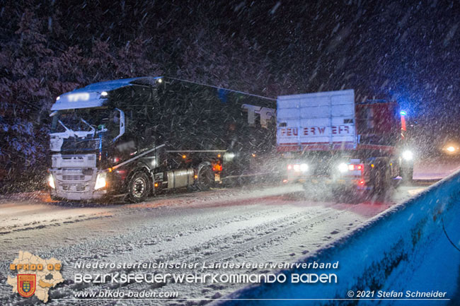 20210126 Totalsperre der A21 wegen hängengebliebener Lkws Foto: © Stefan Schneider BFKDO Baden 20210126 Totalsperre der A21 wegen hängengebliebener Lkws Foto: © Stefan Schneider BFKDO Baden