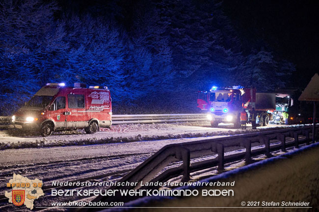 20210126 Totalsperre der A21 wegen hängengebliebener Lkws Foto: © Stefan Schneider BFKDO Baden 20210126 Totalsperre der A21 wegen hängengebliebener Lkws Foto: © Stefan Schneider BFKDO Baden