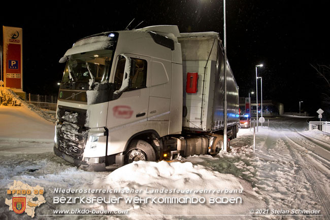 20210126 hängengebliebener Lkw in Alland  Foto: © Stefan Schneider BFKDO Baden