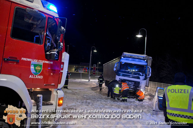 20210126 hängengebliebener Lkw in Alland  Foto: © Stefan Schneider BFKDO Baden