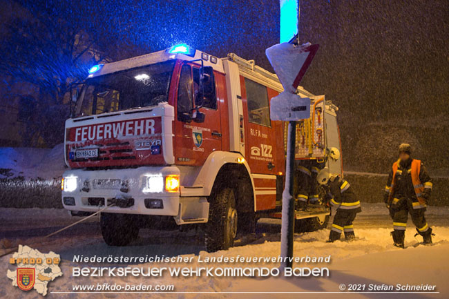 20210126 hängengebliebener Lkw in Alland Foto: © Stefan Schneider BFKDO Baden 20210126 hängengebliebener Lkw in Alland Foto: © Stefan Schneider BFKDO Baden