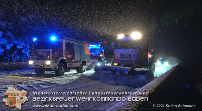 20210126 Totalsperre der A21 wegen hängengebliebener Lkws Foto: © Stefan Schneider BFKDO Baden 20210126 Totalsperre der A21 wegen hängengebliebener Lkws Foto: © Stefan Schneider BFKDO Baden