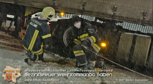 20210126 hängengebliebener Lkw in Alland  Foto: © Stefan Schneider BFKDO Baden