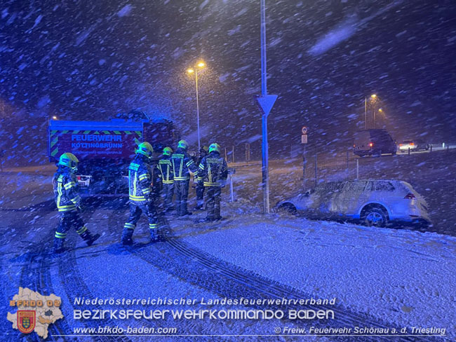 20210126 Fahrzeugbergungen auf der LB17 Schönau a.d.Triesting Foto: © Freiwillige Feuerwehr Schönau/Triesting 20210126 Fahrzeugbergungen auf der LB17 Schönau a.d.Triesting Foto: © Freiwillige Feuerwehr Schönau/Triesting