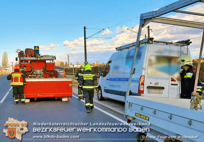 20210204 Auf der LB17 bei Möllersdorf erfassten Windböen zwei Fahrzeuge Foto: © FF Möllersdorf 20210204 Auf der LB17 bei Möllersdorf erfassten Windböen zwei Fahrzeuge Foto: © FF Möllersdorf