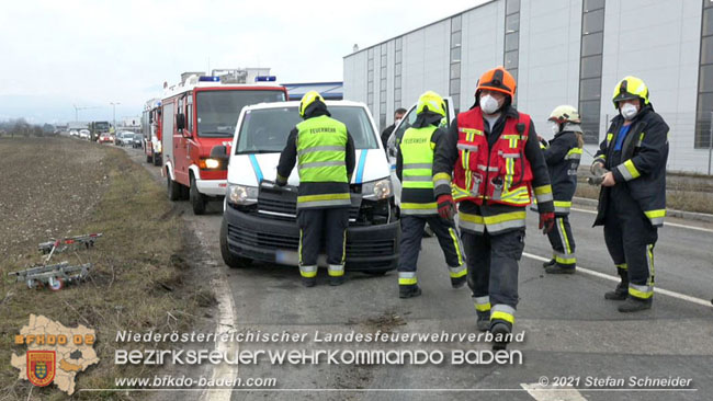 20210208 Sattelzug übersieht beim Abbiegen Kleintransporter  Foto: © Stefan Schneider