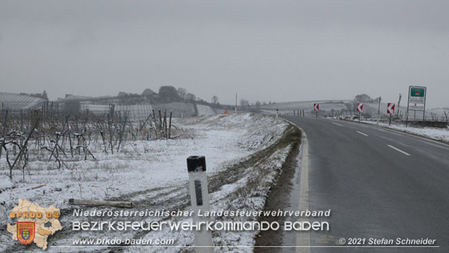 20210210 Verkehrsunfall auf der Weinbergstrae Richtung Gumpoldskirchen  Foto:  Stefan Schneider