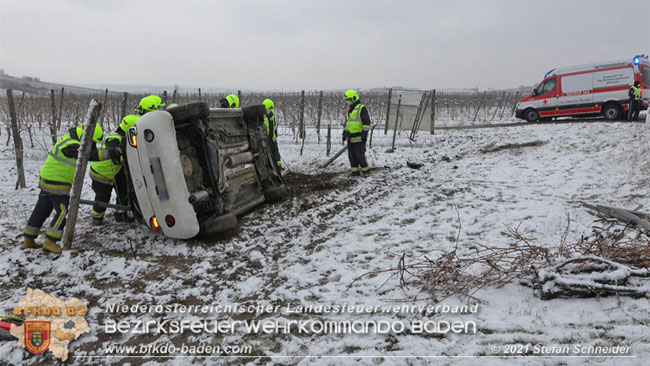 20210210 Verkehrsunfall auf der Weinbergstrae Richtung Gumpoldskirchen  Foto:  Stefan Schneider