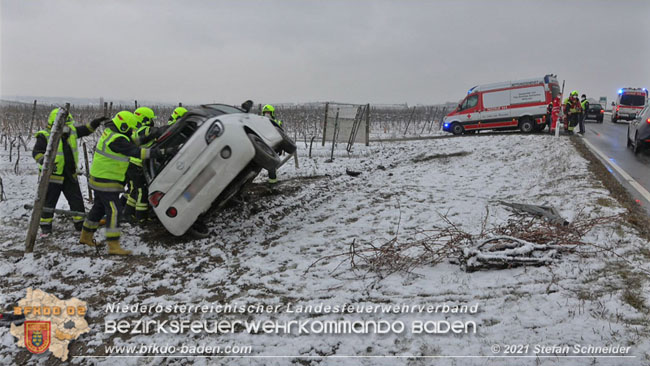 20210210 Verkehrsunfall auf der Weinbergstrae Richtung Gumpoldskirchen  Foto:  Stefan Schneider