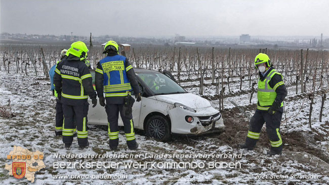 20210210 Verkehrsunfall auf der Weinbergstrae Richtung Gumpoldskirchen  Foto:  Stefan Schneider