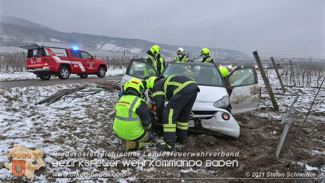 20210210 Verkehrsunfall auf der Weinbergstrae Richtung Gumpoldskirchen  Foto:  Stefan Schneider