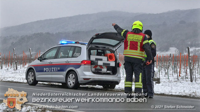 20210210 Verkehrsunfall auf der Weinbergstrae Richtung Gumpoldskirchen  Foto:  Stefan Schneider