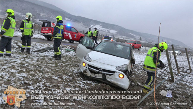 20210210 Verkehrsunfall auf der Weinbergstrae Richtung Gumpoldskirchen  Foto:  Stefan Schneider