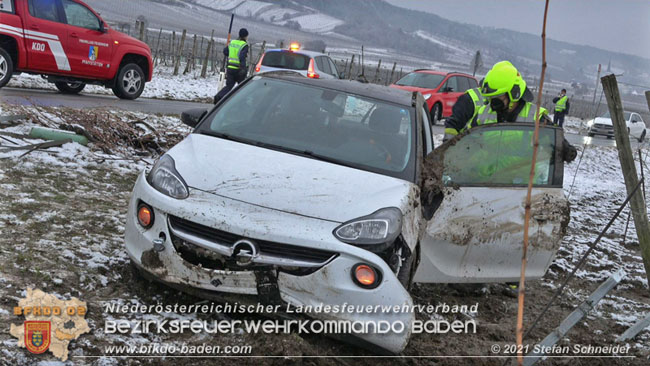 20210210 Verkehrsunfall auf der Weinbergstrae Richtung Gumpoldskirchen  Foto:  Stefan Schneider