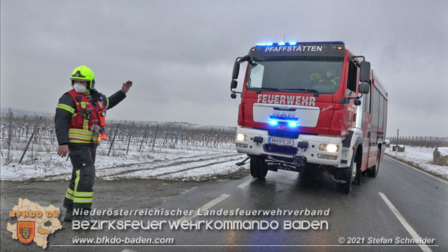 20210210 Verkehrsunfall auf der Weinbergstrae Richtung Gumpoldskirchen  Foto:  Stefan Schneider