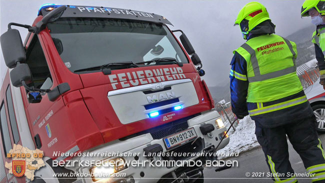 20210210 Verkehrsunfall auf der Weinbergstrae Richtung Gumpoldskirchen  Foto:  Stefan Schneider