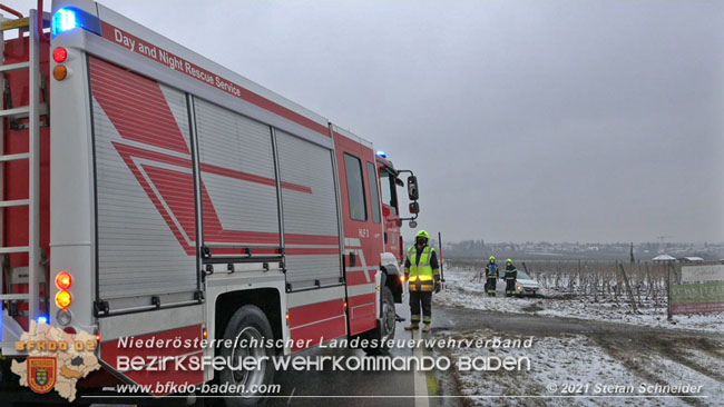 20210210 Verkehrsunfall auf der Weinbergstrae Richtung Gumpoldskirchen  Foto:  Stefan Schneider