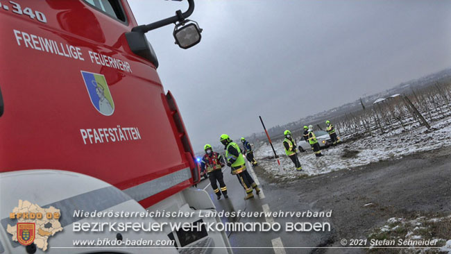 20210210 Verkehrsunfall auf der Weinbergstrae Richtung Gumpoldskirchen  Foto:  Stefan Schneider