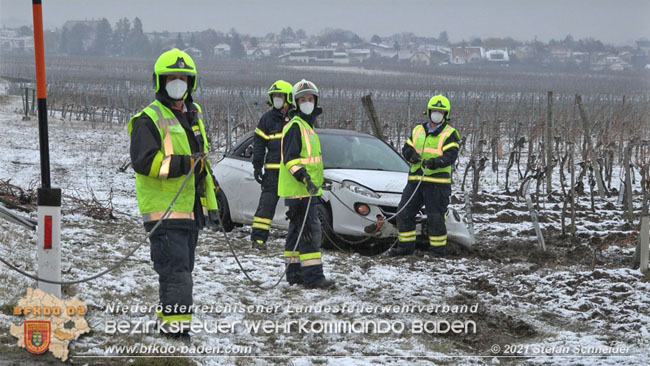 20210210 Verkehrsunfall auf der Weinbergstrae Richtung Gumpoldskirchen  Foto:  Stefan Schneider