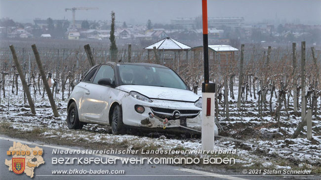 20210210 Verkehrsunfall auf der Weinbergstrae Richtung Gumpoldskirchen  Foto:  Stefan Schneider