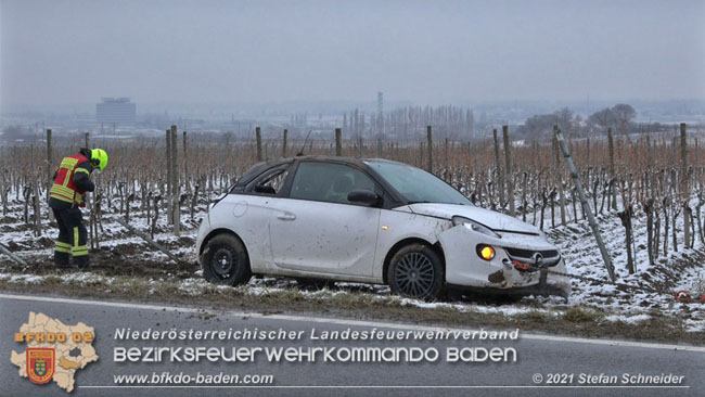 20210210 Verkehrsunfall auf der Weinbergstrae Richtung Gumpoldskirchen  Foto:  Stefan Schneider