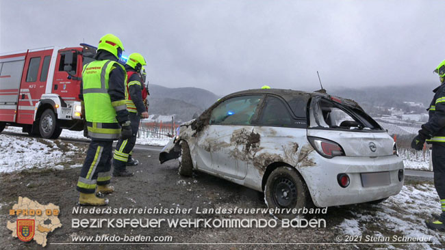 20210210 Verkehrsunfall auf der Weinbergstrae Richtung Gumpoldskirchen  Foto:  Stefan Schneider