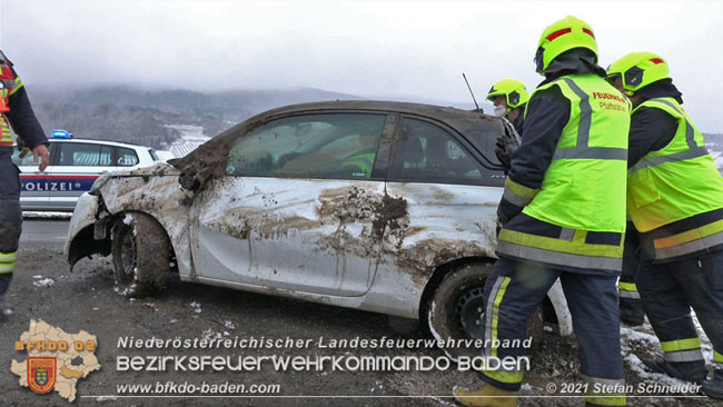 20210210 Verkehrsunfall auf der Weinbergstrae Richtung Gumpoldskirchen  Foto:  Stefan Schneider