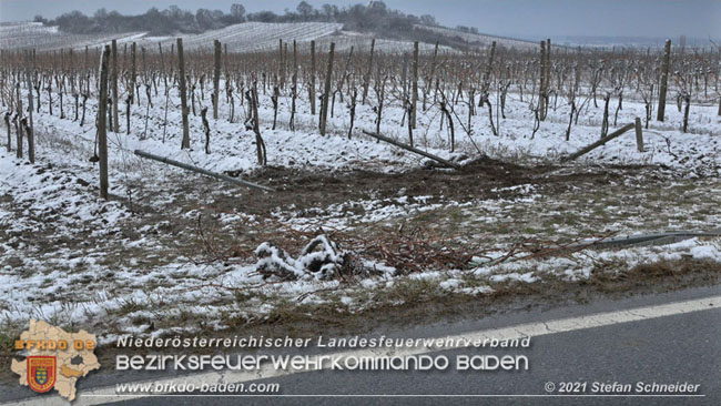 20210210 Verkehrsunfall auf der Weinbergstrae Richtung Gumpoldskirchen  Foto:  Stefan Schneider