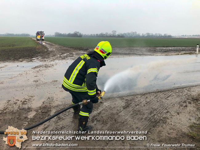 20210210 Lkw Bergung auf der L156 Trumau > Traiskirchen  Foto:  Freiwillige Feuerwehr Trumau