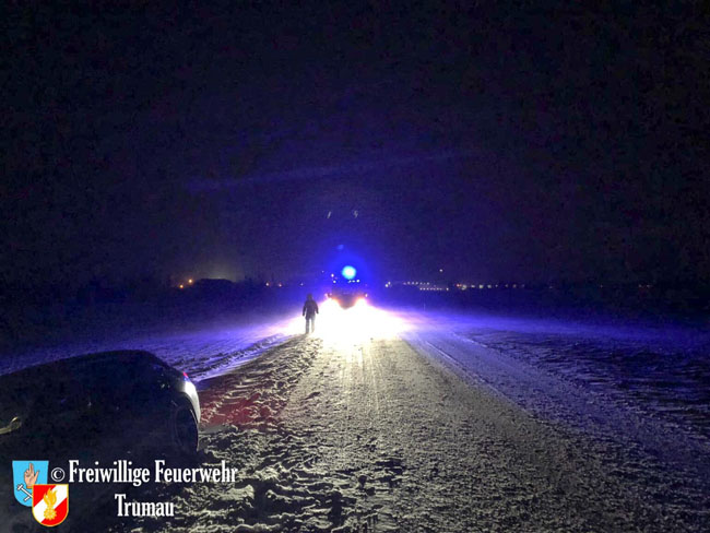 20210211 Fahrzeug-Bergung auf der L154 Trumau  Foto:  Freiwillige Feuerwehr Trumau