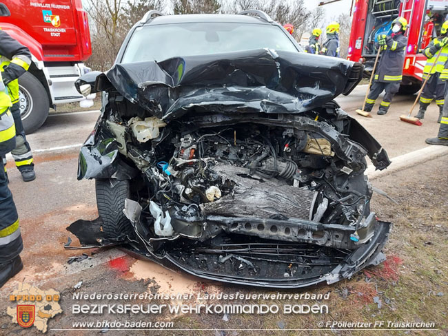 20210219 Verkehrsunfall auf der Umfahrung Oeynhausen   Foto:  Franz Plleritzer FF Traiskirchen-Stadt 