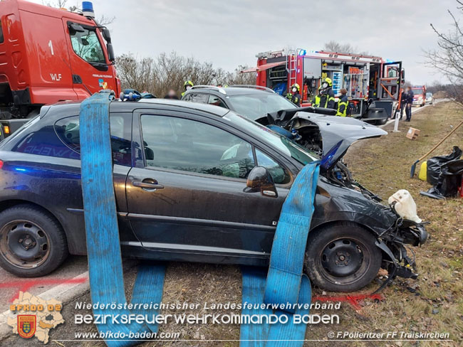 20210219 Verkehrsunfall auf der Umfahrung Oeynhausen Foto: © Franz Pölleritzer FF Traiskirchen-Stadt 20210219 Verkehrsunfall auf der Umfahrung Oeynhausen Foto: © Franz Pölleritzer FF Traiskirchen-Stadt