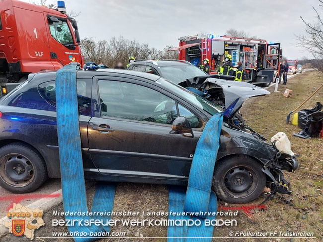 20210219 Verkehrsunfall auf der Umfahrung Oeynhausen   Foto:  Franz Plleritzer FF Traiskirchen-Stadt 