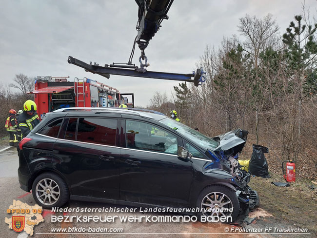 20210219 Verkehrsunfall auf der Umfahrung Oeynhausen   Foto:  Franz Plleritzer FF Traiskirchen-Stadt 