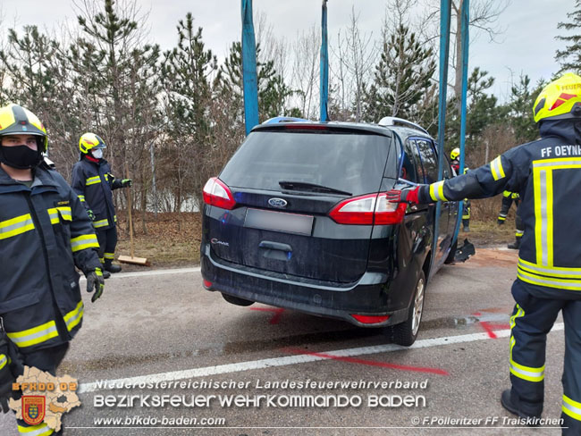 20210219 Verkehrsunfall auf der Umfahrung Oeynhausen   Foto:  Franz Plleritzer FF Traiskirchen-Stadt 