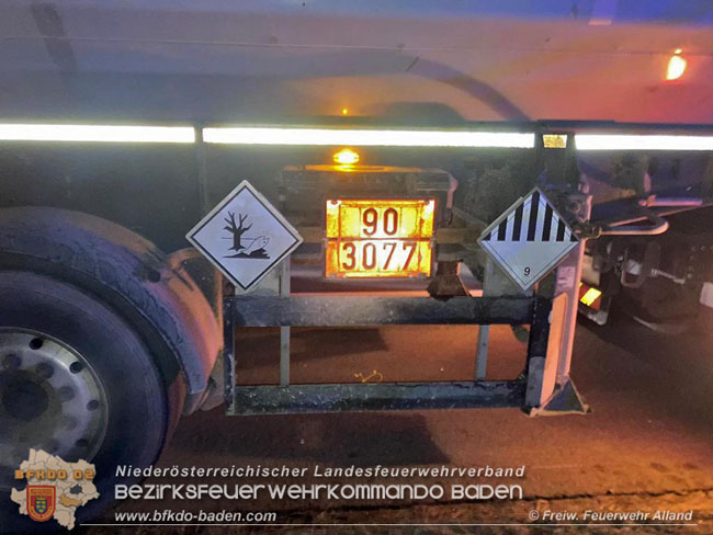 20210302 Rauchentwicklung bei LKW stellt sich als Glutbrand bei Gefahrgut-Transporter heraus Foto: © Freiwillige Feuerwehr Alland 20210302 Rauchentwicklung bei LKW stellt sich als Glutbrand bei Gefahrgut-Transporter heraus Foto: © Freiwillige Feuerwehr Alland