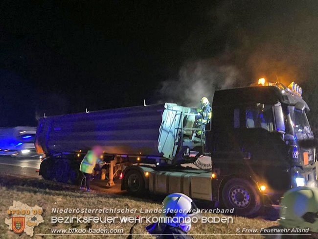 20210302 Rauchentwicklung bei LKW stellt sich als Glutbrand bei Gefahrgut-Transporter heraus Foto: © Freiwillige Feuerwehr Alland 20210302 Rauchentwicklung bei LKW stellt sich als Glutbrand bei Gefahrgut-Transporter heraus Foto: © Freiwillige Feuerwehr Alland