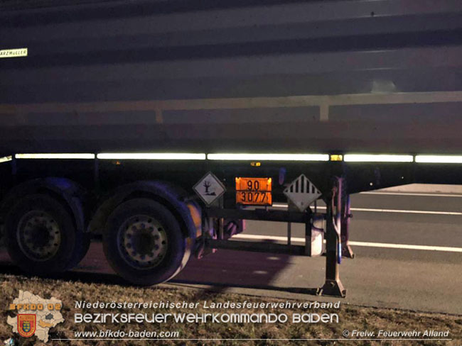 20210302 Rauchentwicklung bei LKW stellt sich als Glutbrand bei Gefahrgut-Transporter heraus Foto: © Freiwillige Feuerwehr Alland 20210302 Rauchentwicklung bei LKW stellt sich als Glutbrand bei Gefahrgut-Transporter heraus Foto: © Freiwillige Feuerwehr Alland