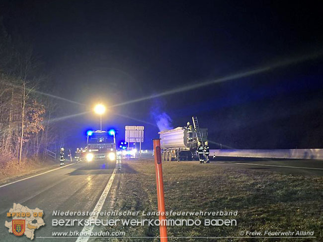 20210302 Rauchentwicklung bei LKW stellt sich als Glutbrand bei Gefahrgut-Transporter heraus   Foto:  Freiwillige Feuerwehr Alland