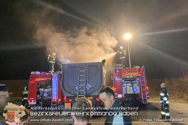 20210302 Rauchentwicklung bei LKW stellt sich als Glutbrand bei Gefahrgut-Transporter heraus Foto: © Freiwillige Feuerwehr Alland 20210302 Rauchentwicklung bei LKW stellt sich als Glutbrand bei Gefahrgut-Transporter heraus Foto: © Freiwillige Feuerwehr Alland