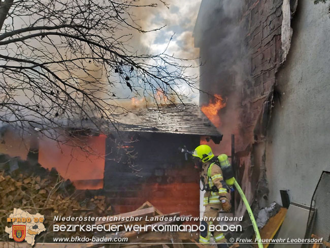20210315 Brand im Leobersdorfer Siedlungsgebiet  Foto: © Freiwillige Feuerwehr Leobersdorf / Werner Heiden