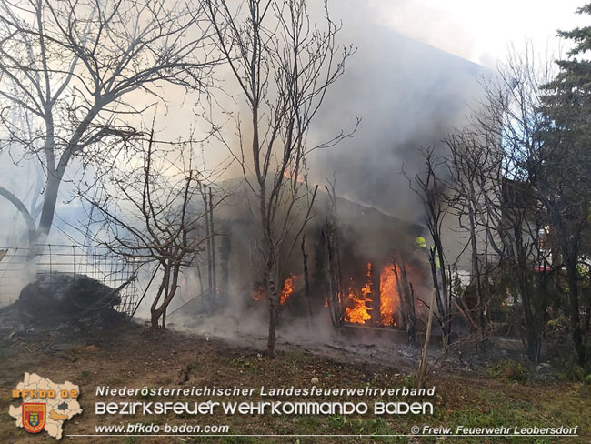 20210315 Brand im Leobersdorfer Siedlungsgebiet  Foto:  Freiwillige Feuerwehr Leobersdorf / Werner Heiden