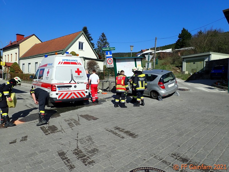 20210331 Verkehrsunfall im Ortsgebiet  Foto: © Freiwillige Feuerwehr Gainfarn