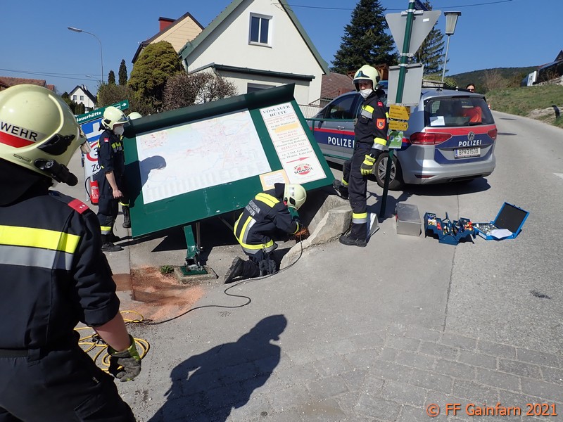 20210331 Verkehrsunfall im Ortsgebiet  Foto: © Freiwillige Feuerwehr Gainfarn