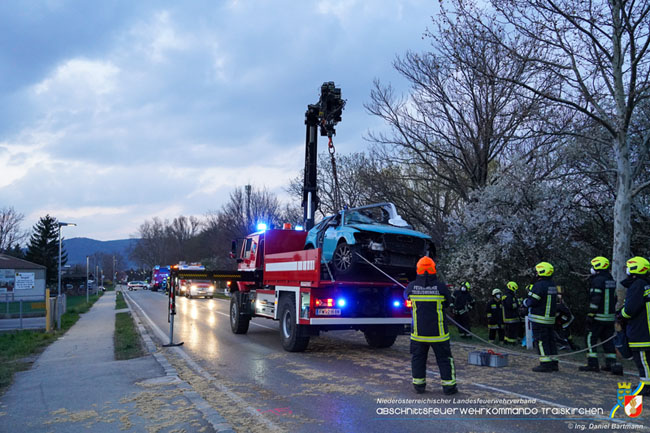 20210402 Tdlicher Verkehrsunfall in Tribuswinkel  Foto:  Ing. Daniel Bartmann