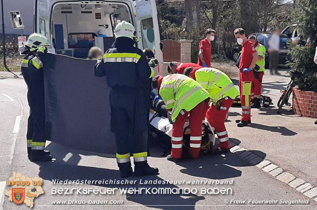 20210405 Verkehrsunfall am Ostermontag im Siegenfelder Ortsgebiet  Foto:  Freiwillige Feuerwehr Siegenfeld