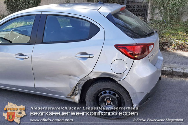 20210405 Verkehrsunfall am Ostermontag im Siegenfelder Ortsgebiet  Foto:  Freiwillige Feuerwehr Siegenfeld