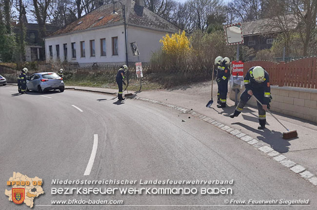 20210405 Verkehrsunfall am Ostermontag im Siegenfelder Ortsgebiet  Foto:  Freiwillige Feuerwehr Siegenfeld
