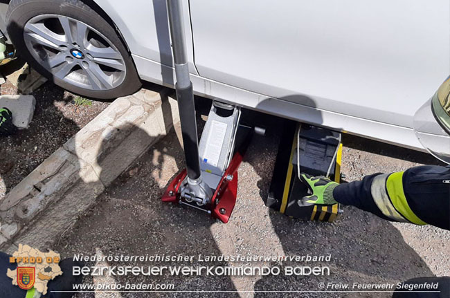 20210405 Verkehrsunfall am Ostermontag im Siegenfelder Ortsgebiet  Foto:  Freiwillige Feuerwehr Siegenfeld